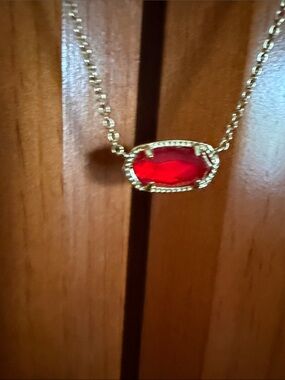Kendra Scott necklace